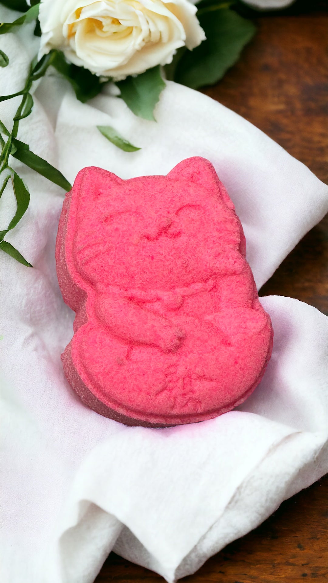 Pink kitty bath bomb 